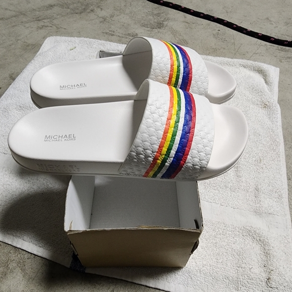 MICHAEL Michael Kors Women's White Gilmore Slides Pool Shoes slippers sandals - Picture 5 of 6